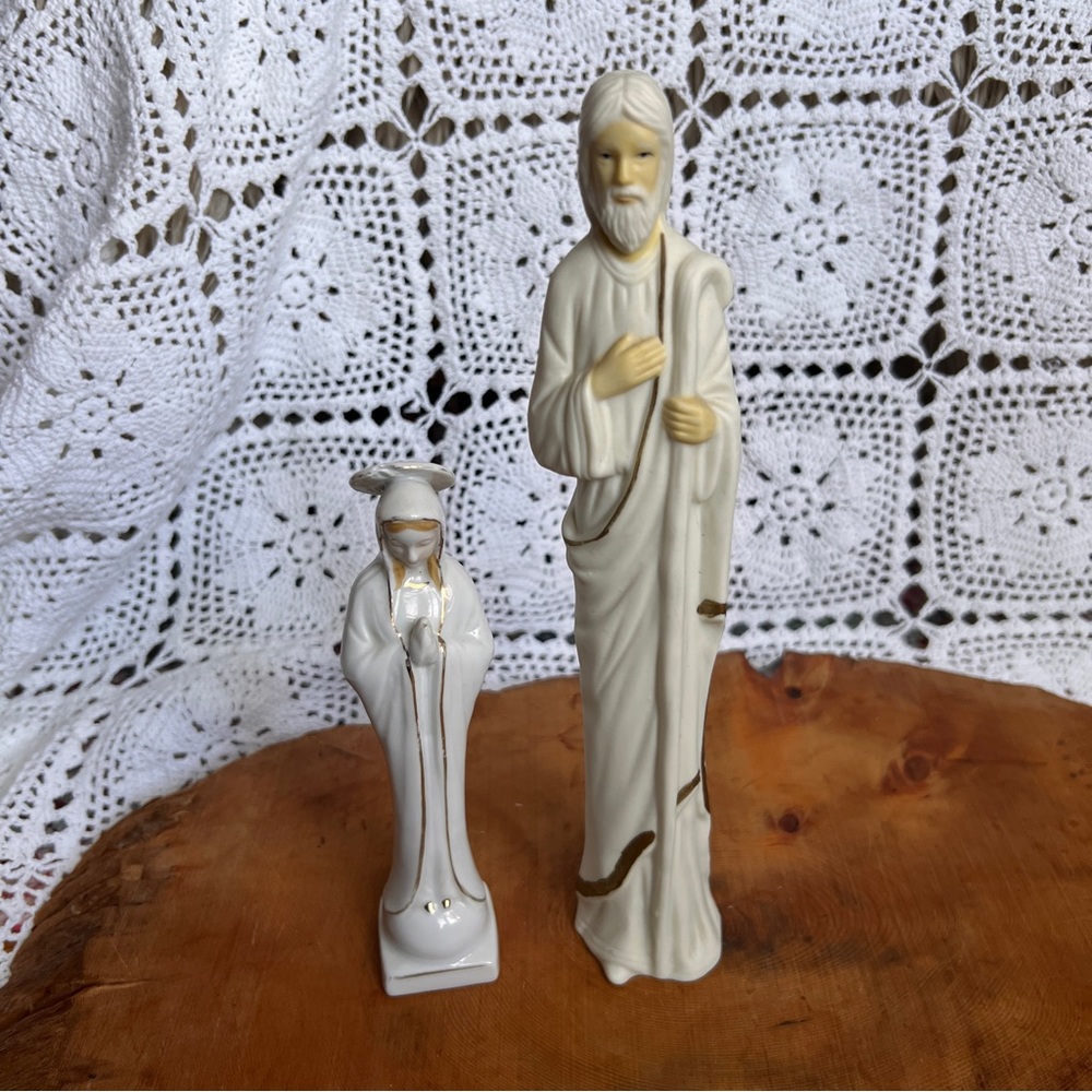 Beautiful Vintage Joseph and Mary porcelain statues‎ - gold touches